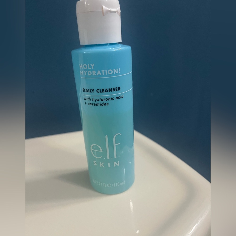 e.l.f. Skin Holy Hydration Daily Cleanser